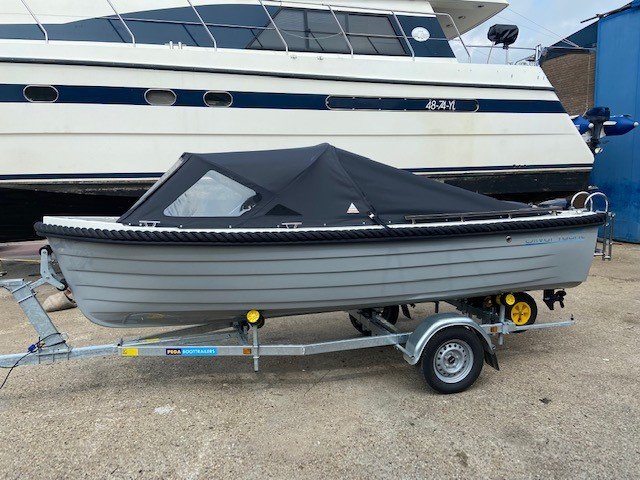 SilverYacht495.6.jpg