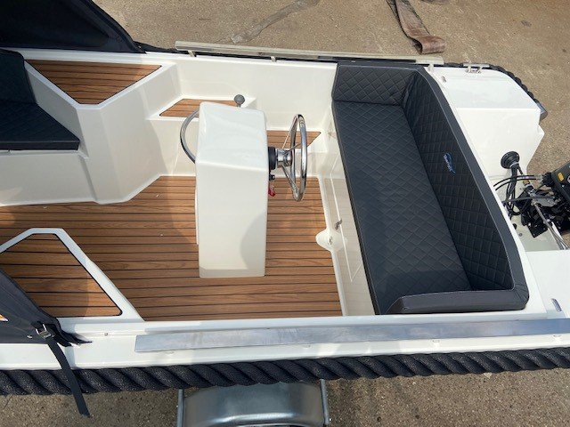 SilverYacht495.3.jpg