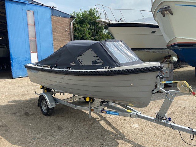SilverYacht495.7.jpg